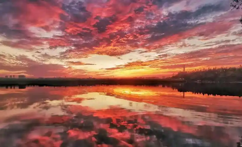 2021年的夏至,最长白昼遇上醉美晚霞 ,天空给合肥送来最美的"礼物"