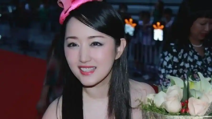 年轻时的杨钰莹有多美,走私大王的侄子赖文峰不惜撞坏6辆奔驰博美人