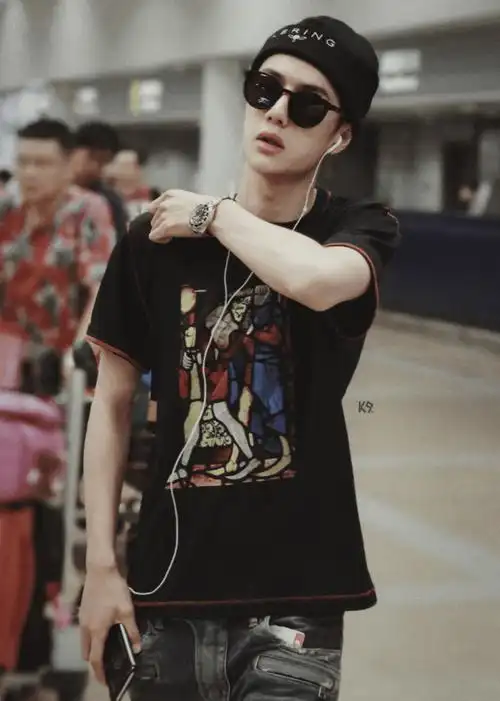 王一博自认从不敢尝试"脏辫",被发型师强烈建议后,不愧是酷盖_造型