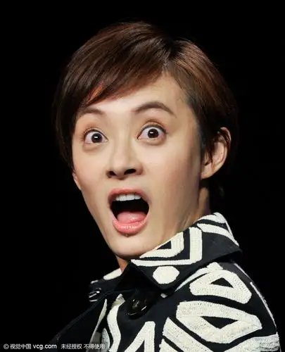 孙俪奉送花样"表情包" 翻白眼笑翻全场-凤凰新闻