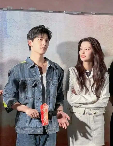 真情侣还是误会?网友热议|杨洋|别墅酒店|情侣_新浪新闻