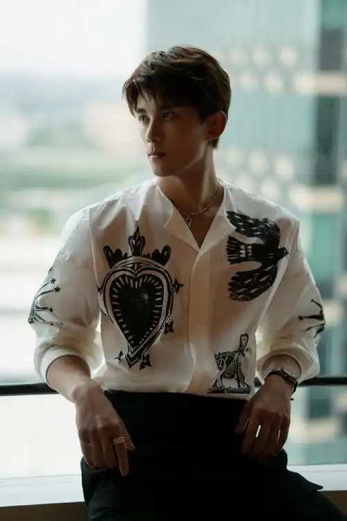 给昊磊来个吧 两个人穿的同款