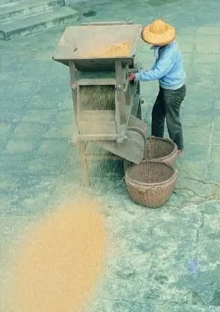 谁有现在广西平南收稻谷的那种打谷机的图片,麻烦发一张给我,谢谢