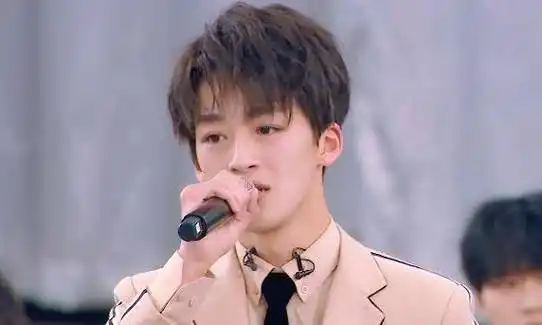 创造营接近成团11人,哇唧6席风头超乐华,何洛洛能阻挡周震南?