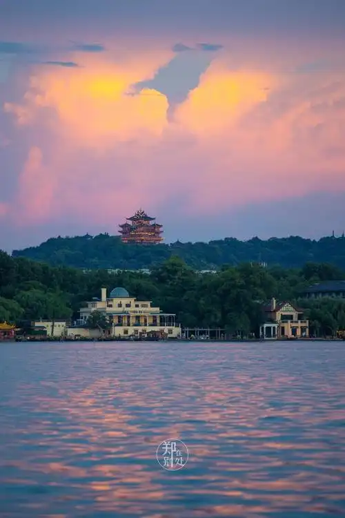 杭州西湖的核心景观:三潭印月岛上游,有哪些看点?附实用攻略