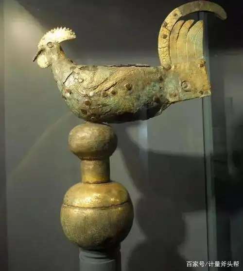 公元132年,东汉科学家张衡发明了一种候风仪——被称为相风铜鸟,用