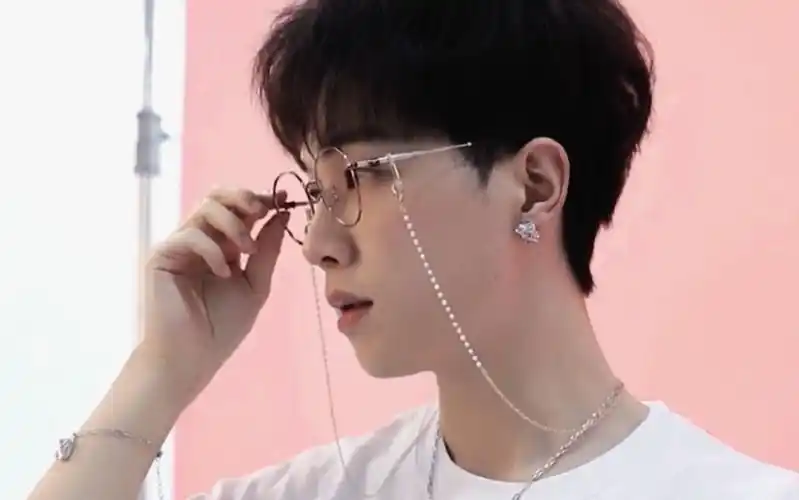 【倒霉死勒】你们配音演员都又帅又可爱的吗?请梅梅和金边眼镜锁死