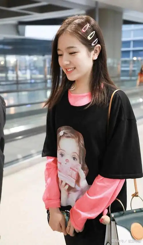 漂亮女星李兰迪,她给人很干净很干净很美好的感觉,超喜欢她.