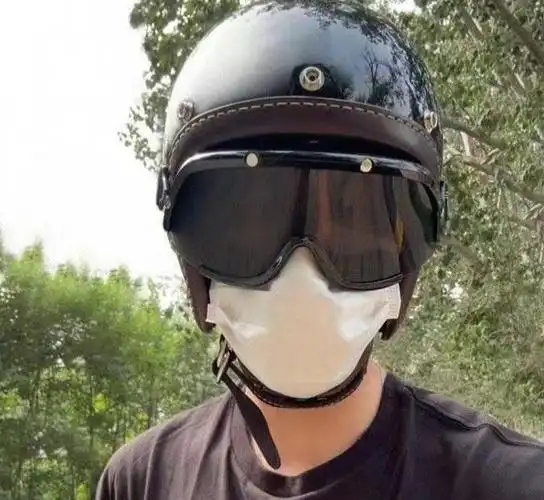 王一博出道九周年,再放头盔自拍,网友期待库存照还有后续