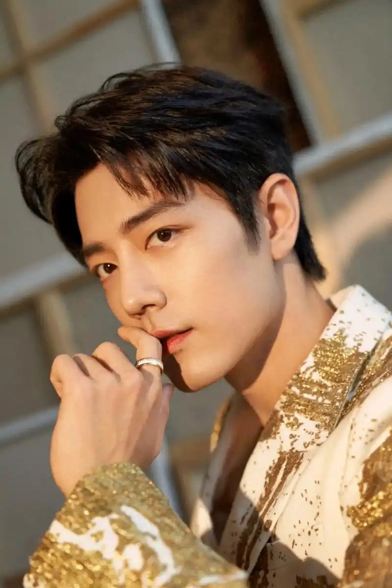 肖战王子殿下如同阿泰勒的风景一样,宁静而深邃.眼神清澈如同 - 抖音