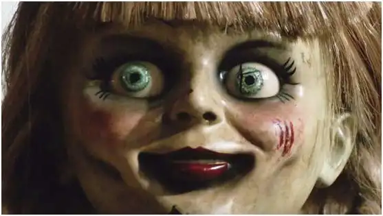 泰国芭提雅一家电影院刚刚播放完一部恐怖电影《安娜贝尔3:鬼娃回家》