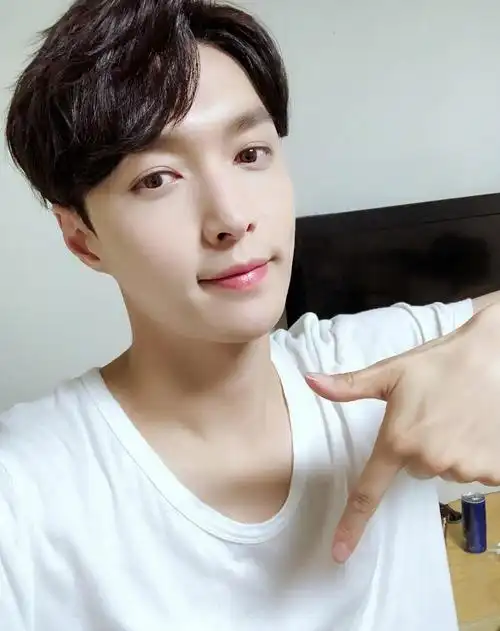 邻家男孩张艺兴帅气写真,图片大全,高清,图库-回车桌面