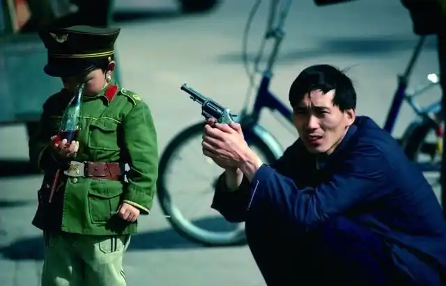 90年代的街头老照片那时候的少女长的真好看