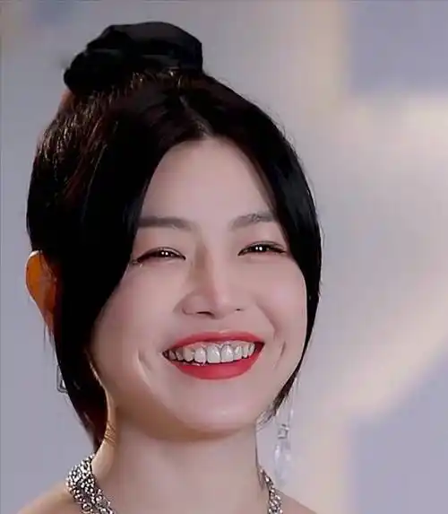 女明星"假牙"大pk,谁的嘴巴闭不上,谁的嘴里藏着一套房?