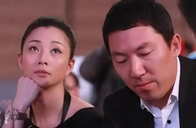 李小冉孙东海李小冉曾被孙东海拿艾滋针头抵喉