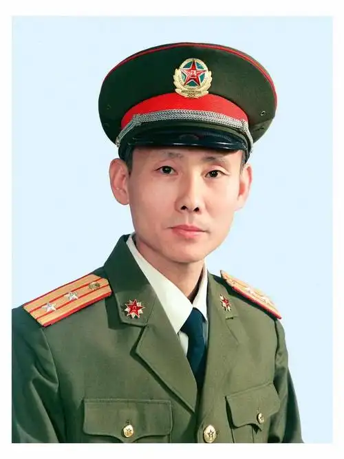 罗好玉的美篇相册第四集:七连战友穿军装照片相册