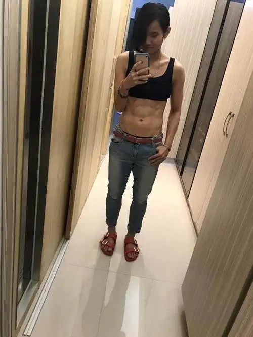 想打赢女王戴资颖?先问问她的腹肌是否同意!