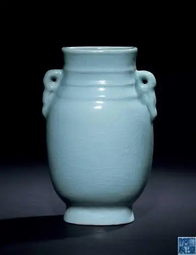 清雍正仿官釉弦纹双耳扁瓶