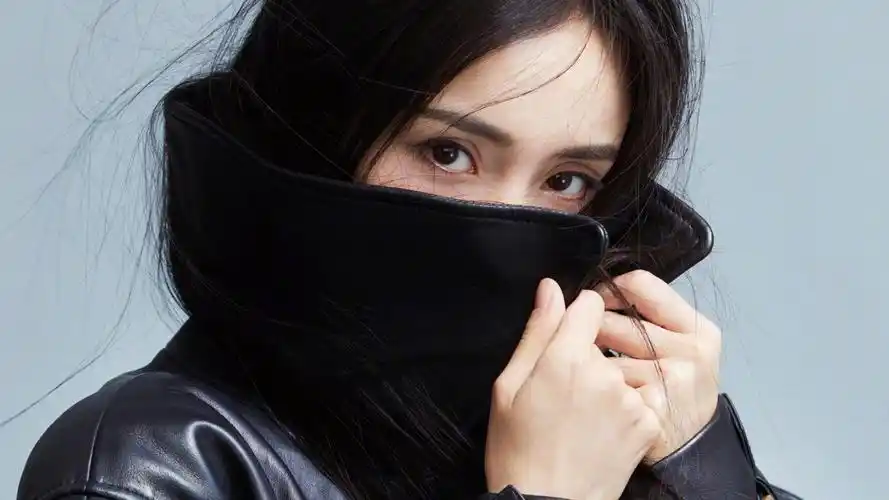 电脑壁纸 明星 大陆明星 杨幂魅惑黑时尚写真