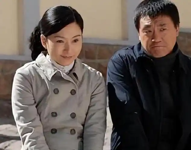 何冰与李海洋:娱乐圈爱情故事的"明星戏骨"与"温柔支柱"