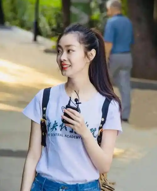 宋轶大学时期照片,一看就是上学期间会被很多人暗恋的女孩子_青春