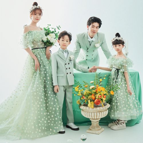 2022写真拍照艺术全家福四口新款一家服装摄影亲子装