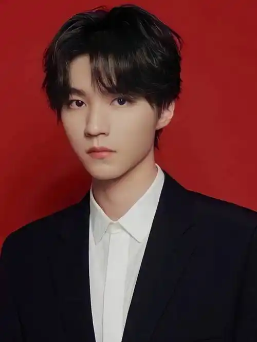 男明星证件照系列:杨洋任嘉伦又正又帅,最后却被肖战的惊艳到了_龚俊