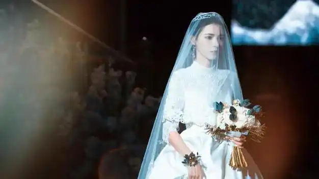 张予曦婚纱剧照太漂亮了