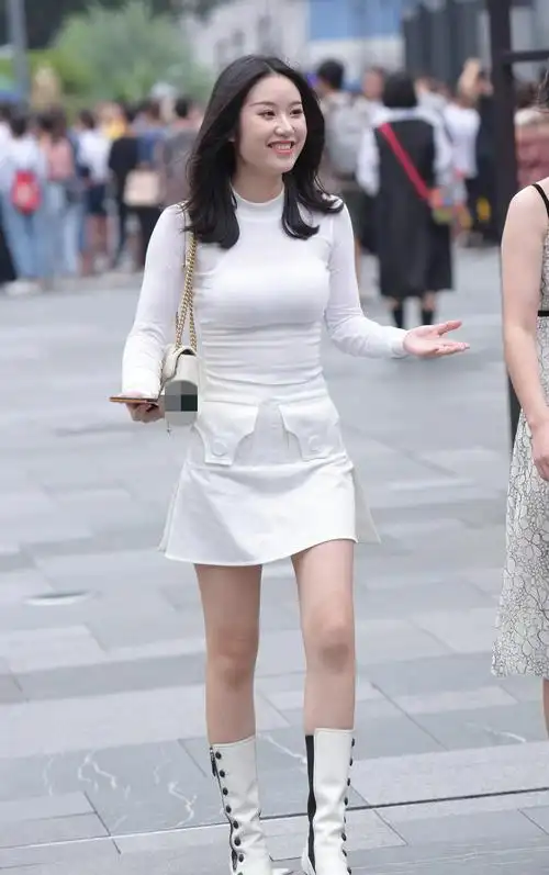 时尚街拍纯色简约穿搭舒服又干净黑白两色显高级