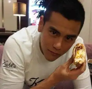 干练帅气的清爽男生寸头 短发发型