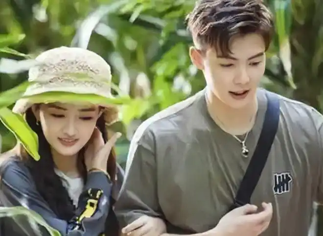 徐璐穿着性感去音乐节戴45w金表显高调不受前男友影响状态佳