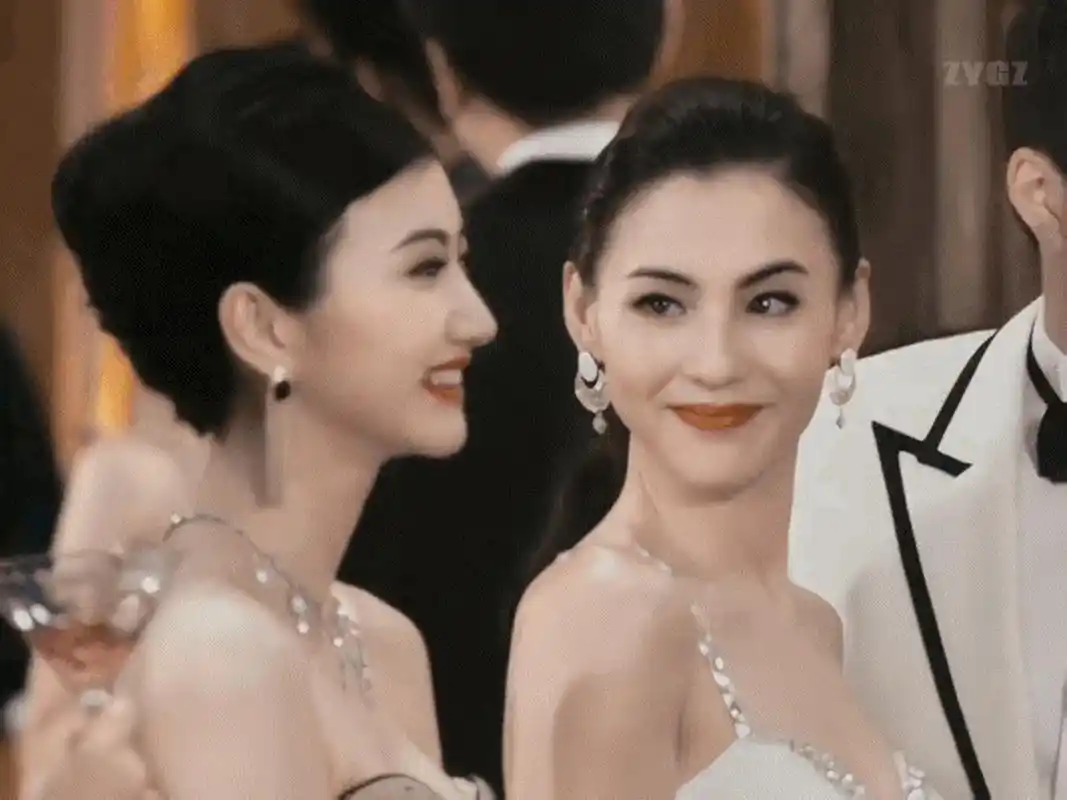 那年,张柏芝32,景甜24,一个冷艳无双,一个优雅甜美,娱乐圈真的没有