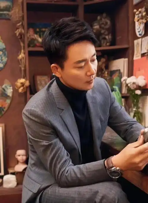 当明星步入中年,也会面临衰老的问题,古天乐和刘奕君,两位魅力男星都