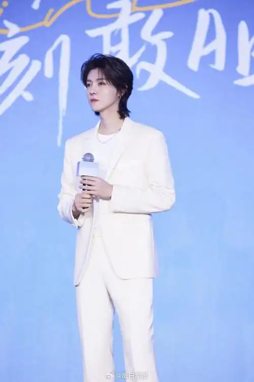 鹿晗 长头发太漂亮了