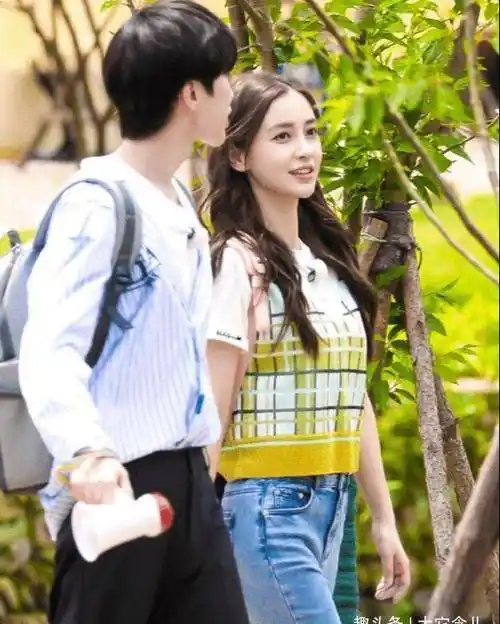 手和蔡徐坤放在一起,不相信自己的眼睛_杨颖_肤色_收获