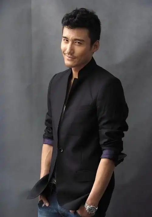 胡兵,一个让人难以忘怀的名字,他是2001年《粉红女郎》中的百货公司