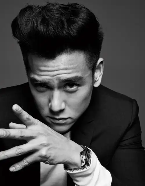 组图:彭于晏曝黑白大片 糙帅风格演绎放飞自我_高清图集_新浪网