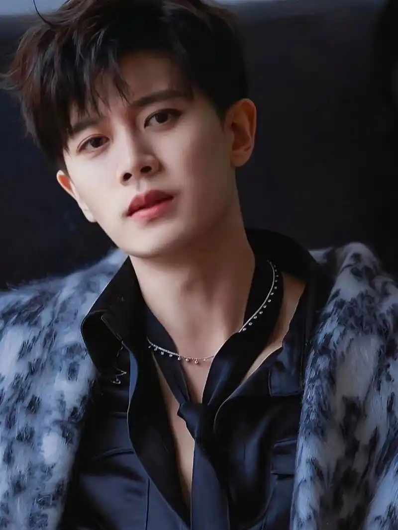 任嘉伦《如一》高清～壁纸 这身豹纹太帅了,无可替代啊,嘉人可以关注