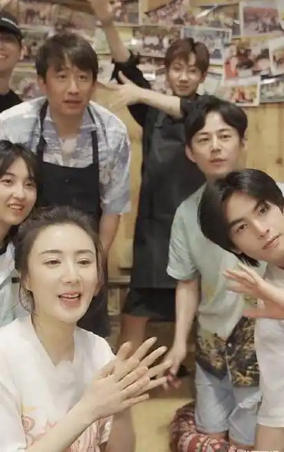 原创向往4大合照张子枫眼睛盯的人太暧昧彭彭失宠了