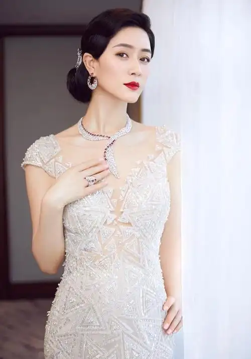 《女人不哭》16年,演员近况差距大,女二变脸认不出,小配角红了