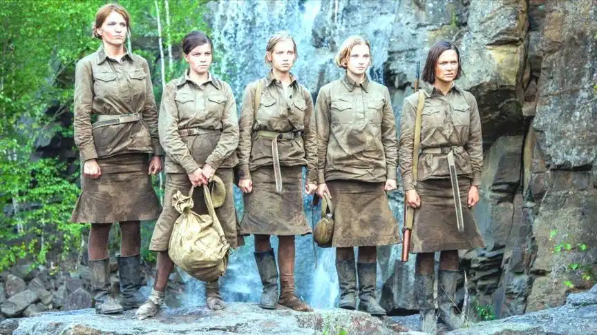 这里的黎明静悄悄俄罗斯女兵风情万种为了战争胜利甘愿献身