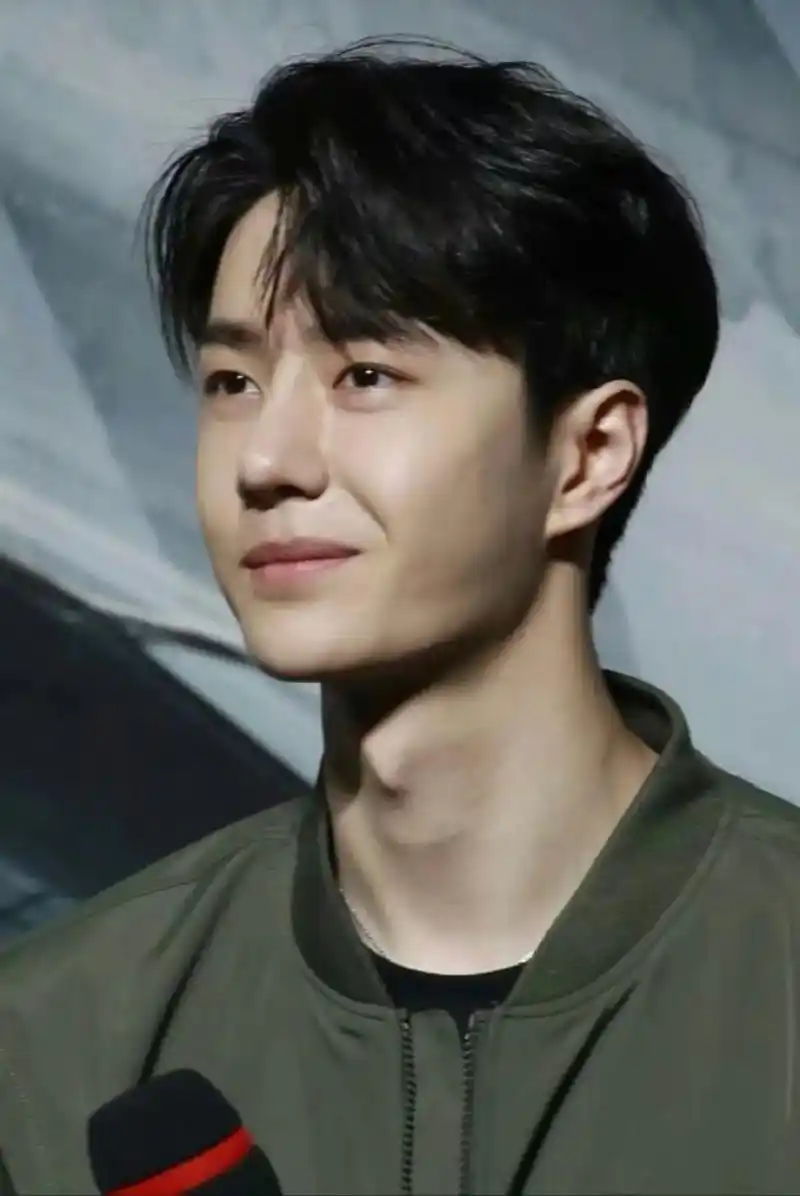 真的很喜欢他的括弧笑.#王一博长空之王 #最想见的人 - 抖音