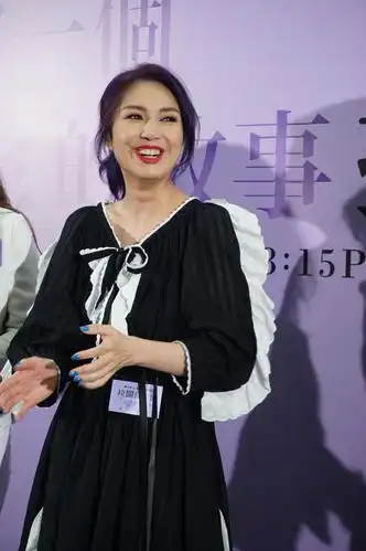 现场到底发生什么事能让杨千嬅笑的嘴都合不上了?