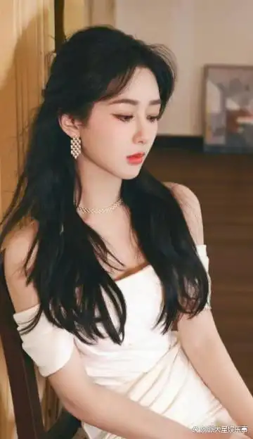 《青簪行》原定于2021年暑期档播出,由杨紫和吴某凡主演.