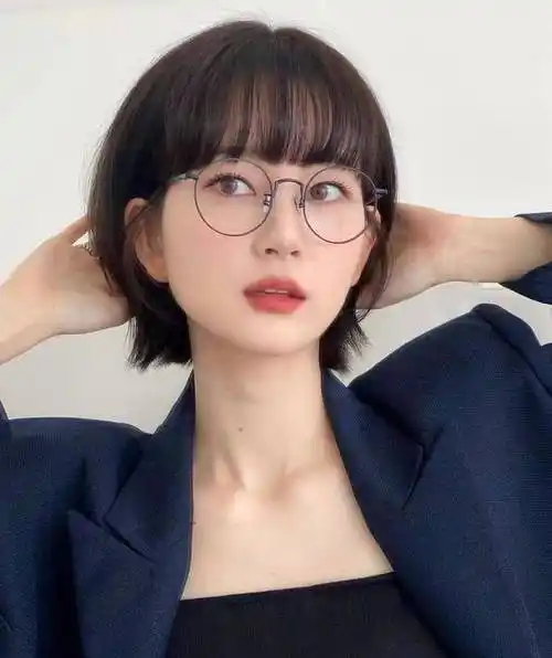 女人过了50岁就放弃黑长直吧推荐今夏流行的这5种发型更减龄