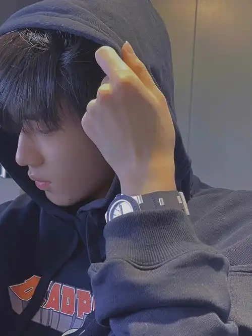 宋亚轩最新图片