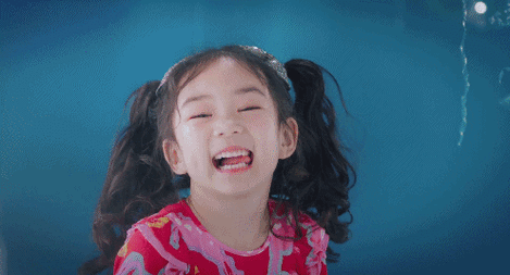 吴青峰与戚薇女儿lucky合唱