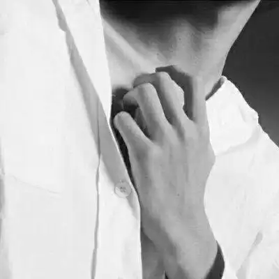 男生锁骨部位图