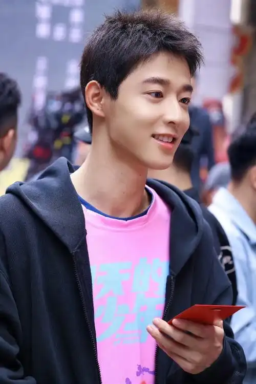 吴宇恒明天的少年开机路透##吴宇恒新剧寸头造型