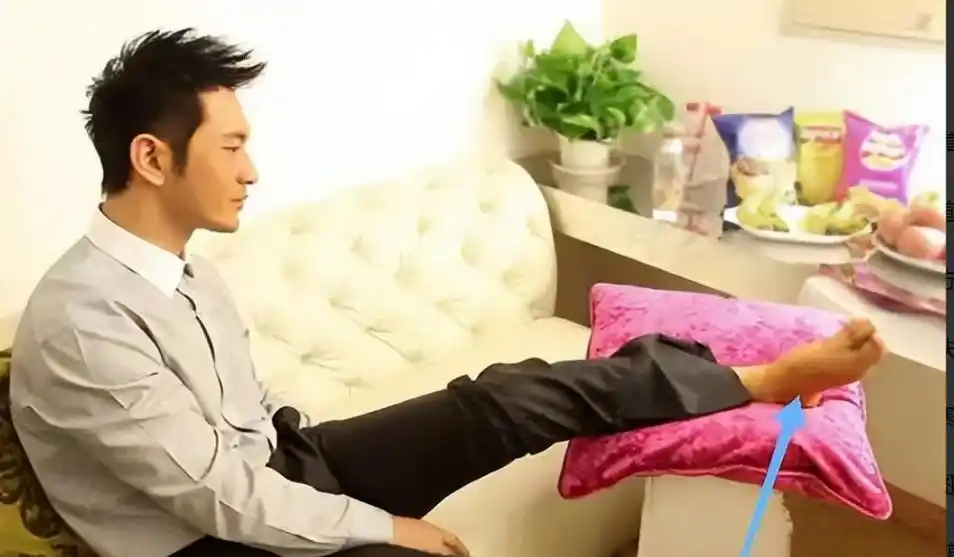 赵丽颖的背,黄晓明的脚,刘亦菲的脖子,打脸了多少"流量明星"